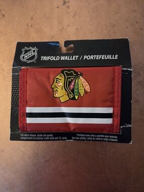 Chicago Blackhawks Red Trifold Wallet - NHL Logo